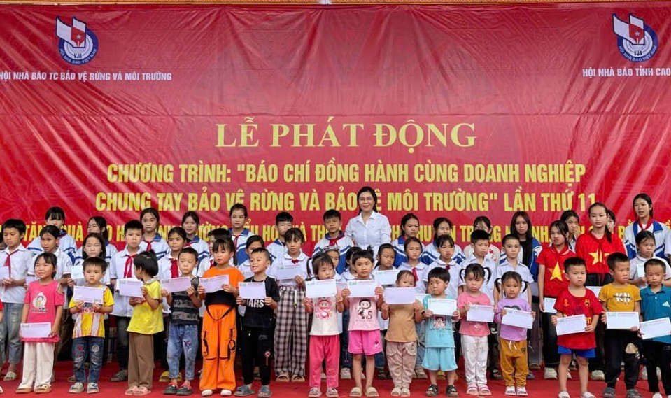 Báo chí đồng hành cùng doanh nghiệp chung tay bảo vệ rừng và môi trường