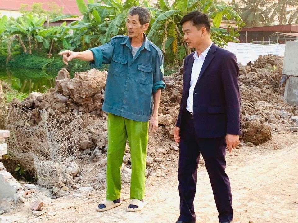 Tích cực vận động hội viên tham gia làm đường giao thông nông thôn