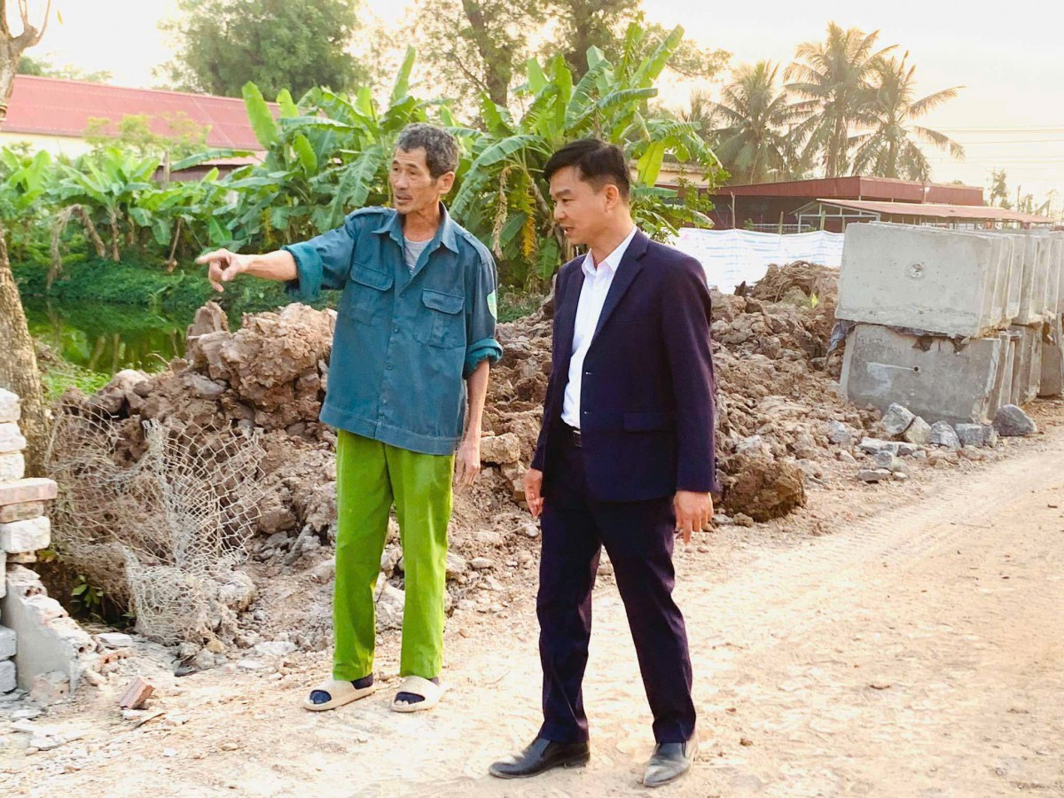 Tích cực vận động hội viên tham gia làm đường giao thông nông thôn