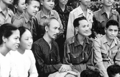 Tháng 5 về nhớ Bác