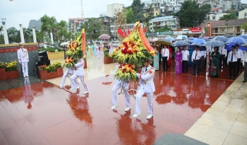 Quảng Ninh: Dâng hương tưởng niệm Bác Hồ và các anh hùng liệt sĩ