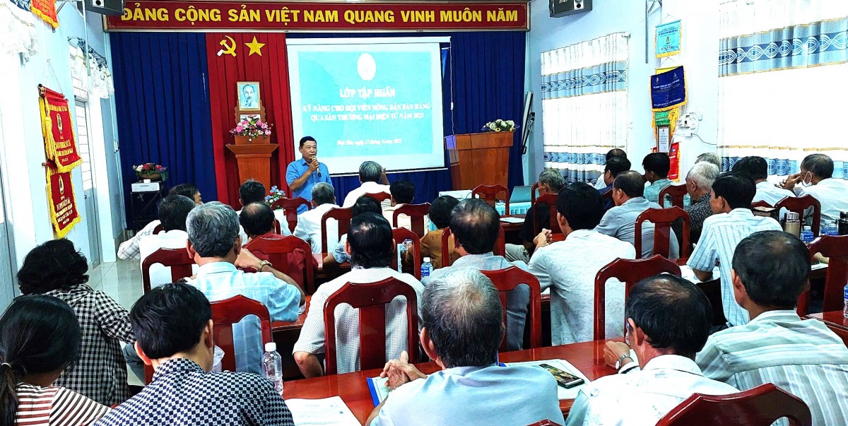 Giúp nông dân “số hóa” trong tiêu thụ nông sản