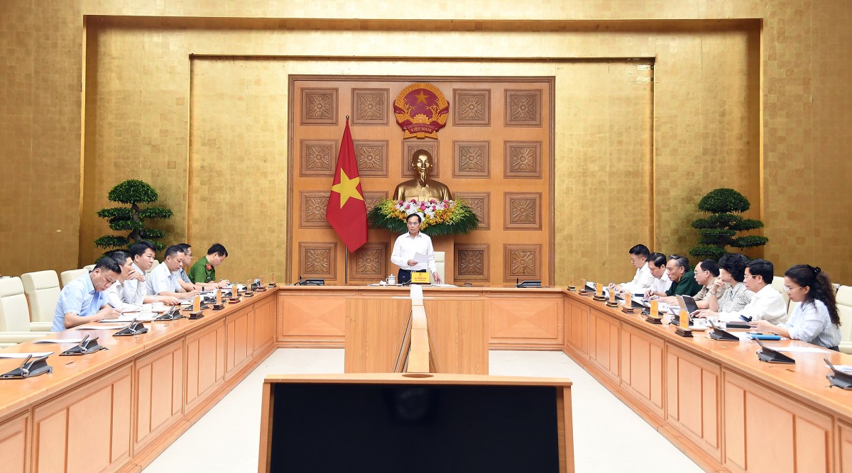 Phó Thủ tướng Bùi Thanh Sơn chủ trì Phiên họp thứ nhất Tổ công tác của Thủ tướng Chính phủ về cao điểm đấu tranh, ngăn chặn, đẩy lùi tội phạm buôn lậu, gian lận thương mại, hàng giả. (Ảnh: Cổng Thông tin Chính phủ)