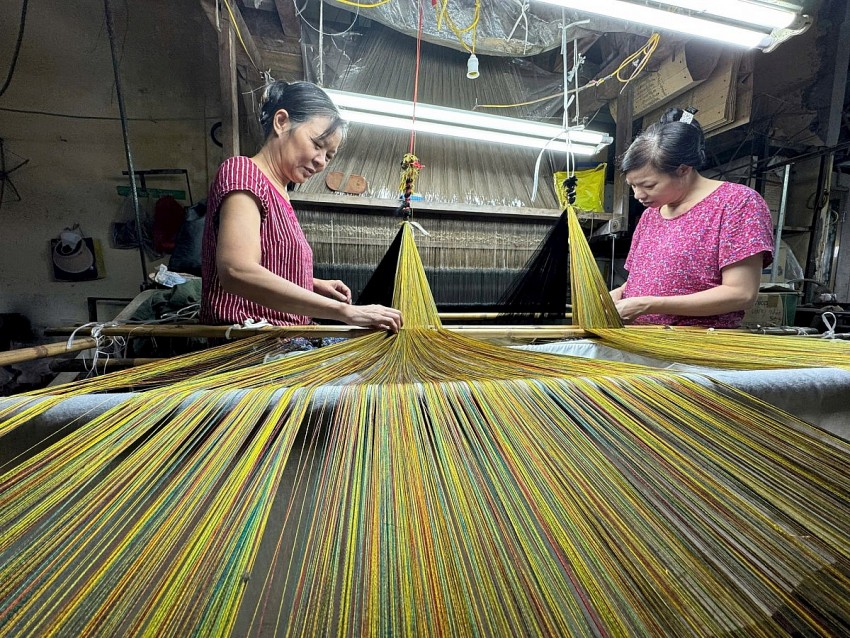 Sản phẩm OCOP lụa Hà Nội: Gỡ 