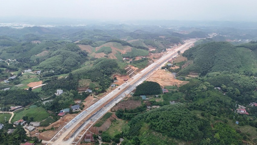 Toàn cảnh tuyến đường 300 tỉ ở Yên Bái sắp đưa vào khai thác