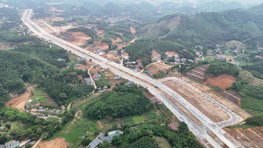 Toàn cảnh tuyến đường 300 tỉ ở Yên Bái sắp đưa vào khai thác
