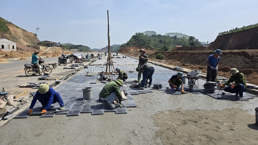 Toàn cảnh tuyến đường 300 tỉ ở Yên Bái sắp đưa vào khai thác