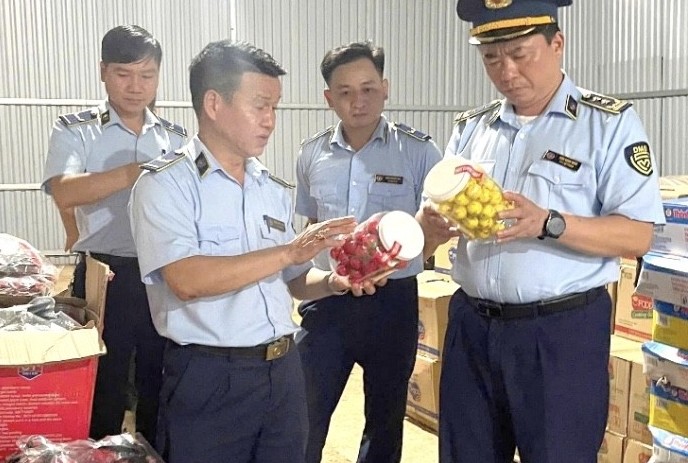 Cao Bằng: Thu giữ 5.071 sản phẩm hàng hóa, thực phẩm không rõ nguồn gốc