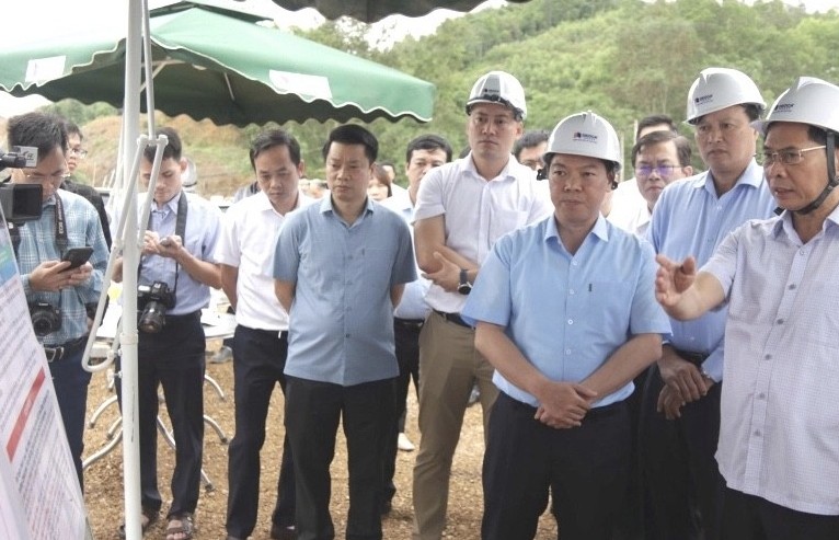 Khẩn trương giải quyết dứt điểm các tồn tại, đẩy nhanh tiến độ 4 dự án đường  cao tốc phía Bắc