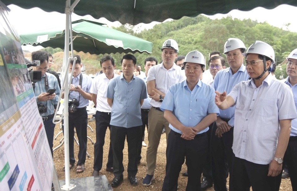 Khẩn trương giải quyết dứt điểm các tồn tại, đẩy nhanh tiến độ 4 dự án đường  cao tốc phía Bắc