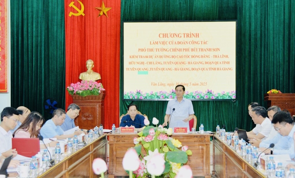 Khẩn trương giải quyết dứt điểm các tồn tại, đẩy nhanh tiến độ 4 dự án đường  cao tốc phía Bắc
