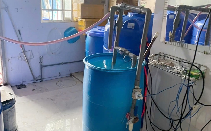 An Giang: Hàng nghìn lít nước mắm giả được sản xuất bằng chất tạo mùi