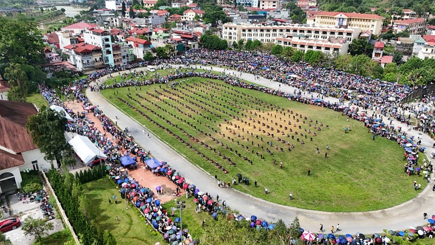 Sôi động giải đua ngựa tại Festival cao nguyên trắng Bắc Hà