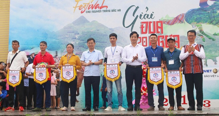 Sôi động giải đua ngựa tại Festival cao nguyên trắng Bắc Hà