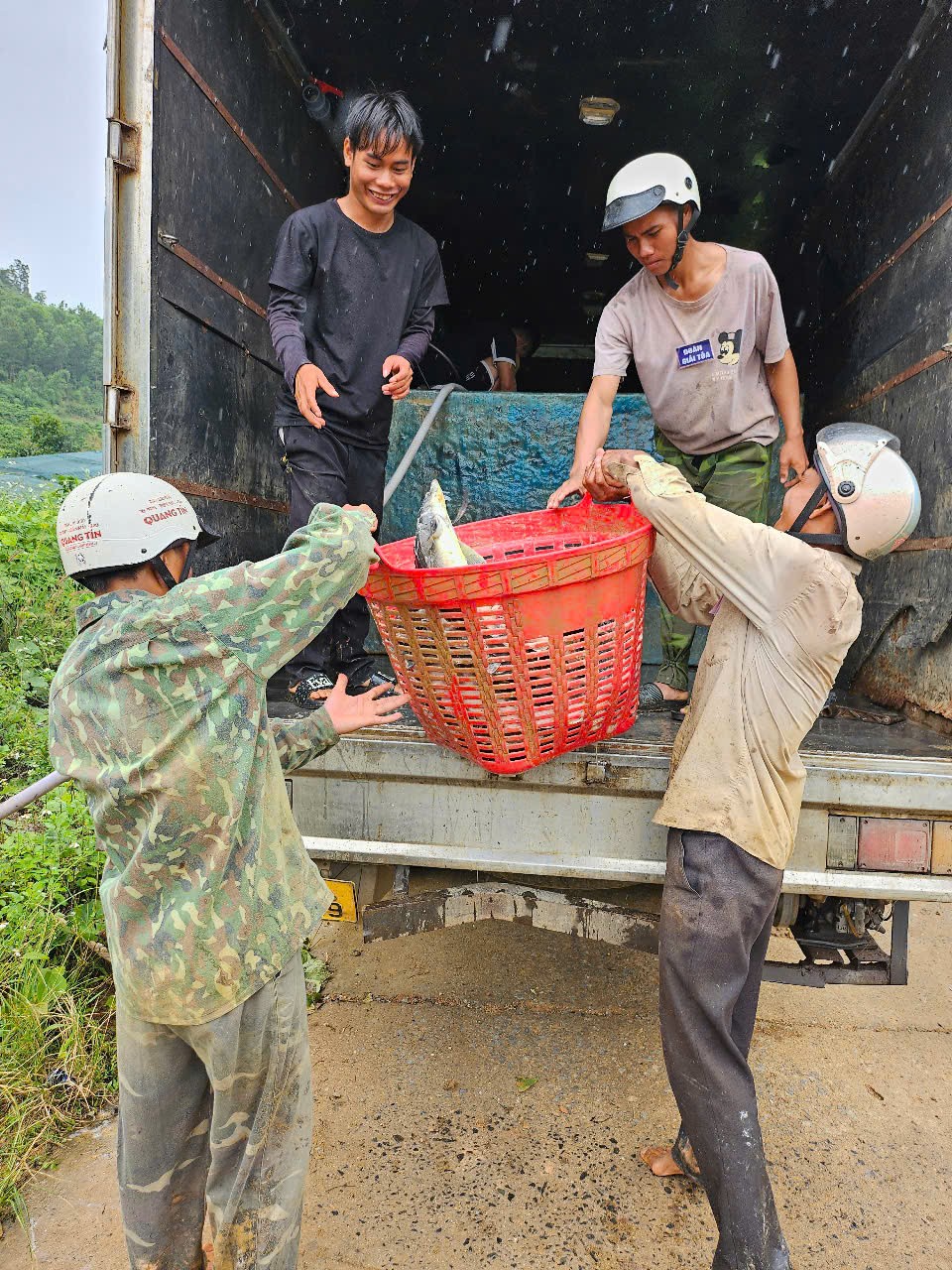 Lâm Đồng: Hoàn thành việc giải tỏa phá dỡ đường ống lấy nước trái phép nuôi cá Tầm