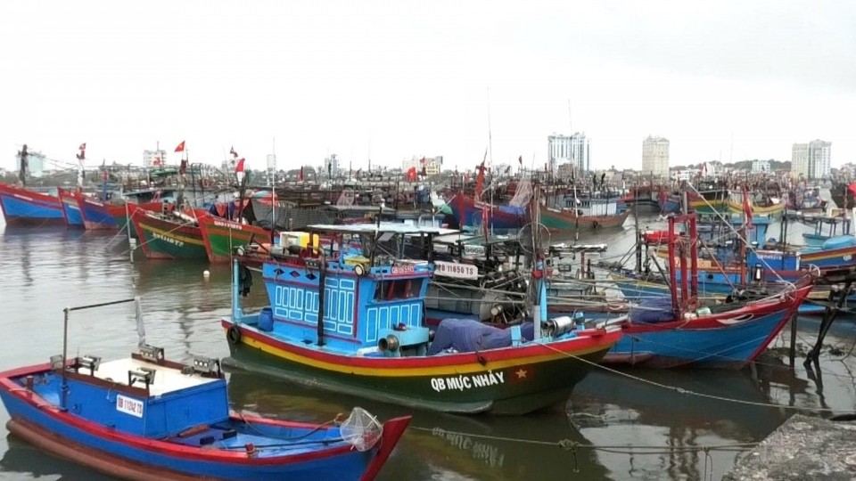 Hai tàu cá ngư dân của ngư dân Quảng Bình bị chìm trên vùng biển Quảng Ngãi