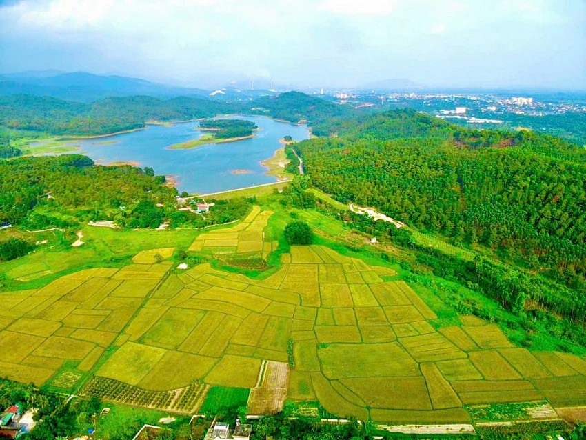 Khu vực hồ Yên Trung - nơi triển khai xây dựng sân Golf Uông Bí.. Ảnh: Duy Tùng