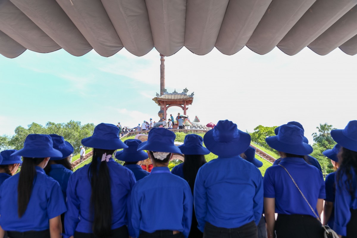 “Nắng lên - Tình về”: Mang hơi ấm thiện nguyện cùng sức trẻ đến với vùng xa “Nắng lên - Tình về”: Mang hơi ấm thiện nguyện cùng sức trẻ đến với vùng xa