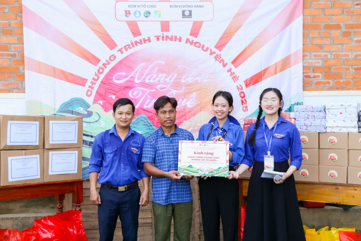“Nắng lên - Tình về”: Mang hơi ấm thiện nguyện cùng sức trẻ đến với vùng xa