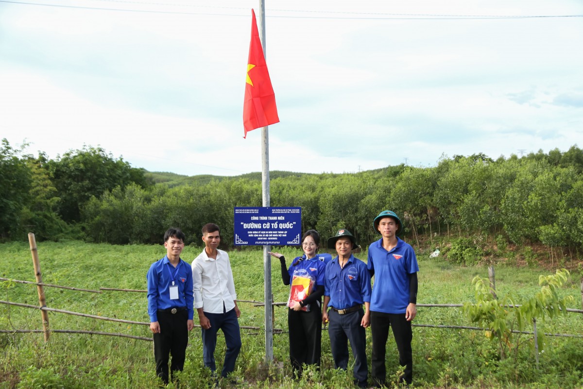 “Nắng lên - Tình về”: Mang hơi ấm thiện nguyện cùng sức trẻ đến với vùng xa