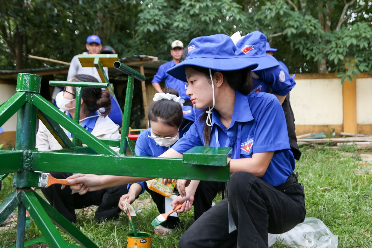 “Nắng lên - Tình về”: Mang hơi ấm thiện nguyện cùng sức trẻ đến với vùng xa “Nắng lên - Tình về”: Mang hơi ấm thiện nguyện cùng sức trẻ đến với vùng xa