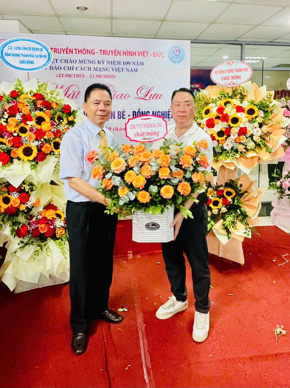 Trung tâm truyền hình Việt- Đức gặp mặt- giao lưu kỷ niệm 100 năm ngày báo chí cách mạng Việt Nam Trung tâm truyền hình Việt- Đức gặp mặt- giao lưu kỷ niệm 100 năm ngày báo chí cách mạng Việt Nam
