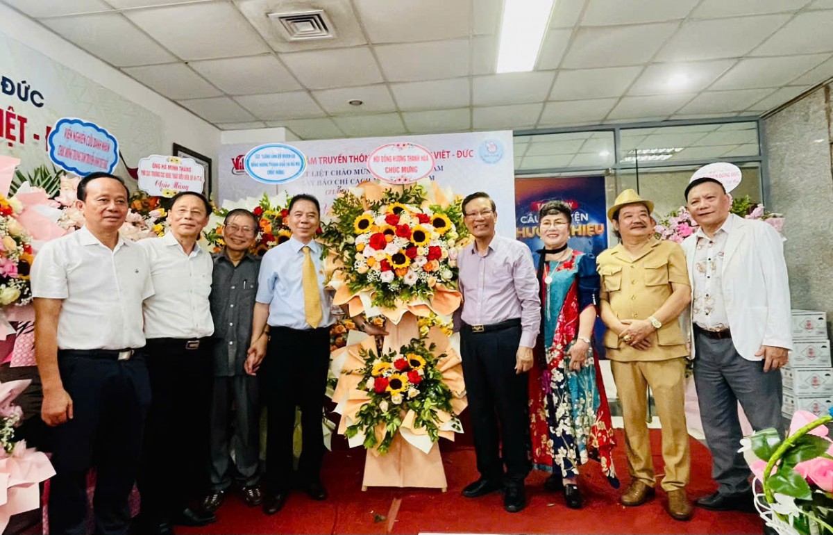 Trung tâm truyền hình Việt- Đức gặp mặt- giao lưu kỷ niệm 100 năm ngày báo chí cách mạng Việt Nam Trung tâm truyền hình Việt- Đức gặp mặt- giao lưu kỷ niệm 100 năm ngày báo chí cách mạng Việt Nam