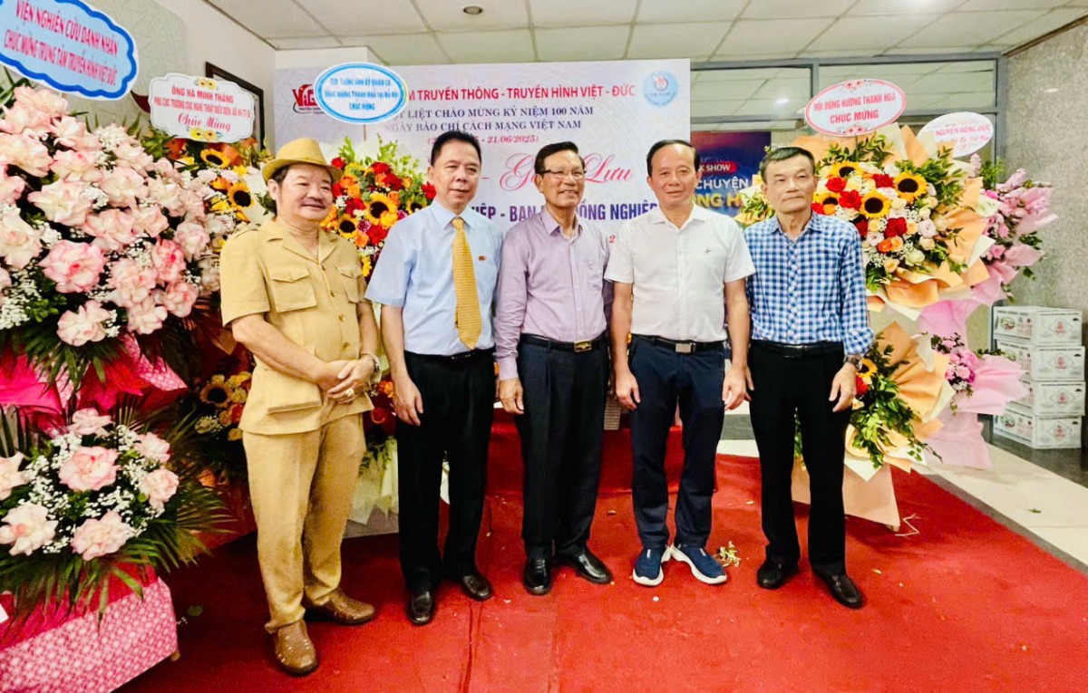 Trung tâm truyền hình Việt- Đức gặp mặt- giao lưu kỷ niệm 100 năm ngày báo chí cách mạng Việt Nam Trung tâm truyền hình Việt- Đức gặp mặt- giao lưu kỷ niệm 100 năm ngày báo chí cách mạng Việt Nam