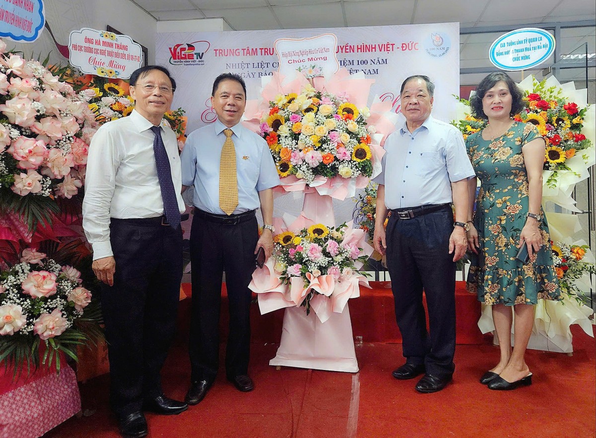 Trung tâm truyền hình Việt- Đức gặp mặt- giao lưu kỷ niệm 100 năm ngày báo chí cách mạng Việt Nam Trung tâm truyền hình Việt- Đức gặp mặt- giao lưu kỷ niệm 100 năm ngày báo chí cách mạng Việt Nam