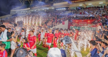 Huyền thoại Manchester United đối đầu Việt Nam All Stars trên sân Hòa Xuân