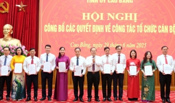 Cao Bằng: Công bố các quyết định về công tác cán bộ