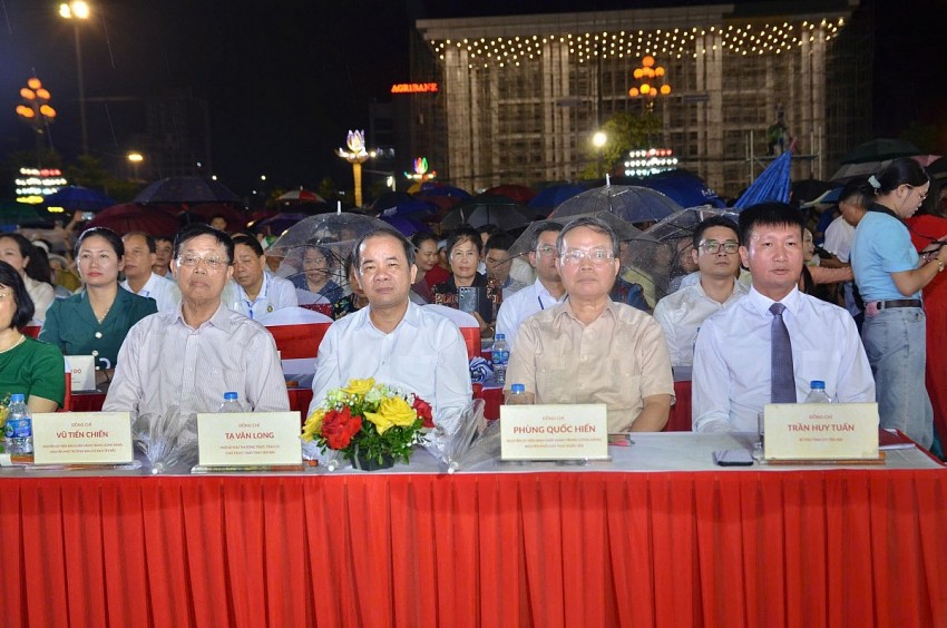 Yên Bái tổ chức chương trình nghệ thuật chào mừng thành lập tỉnh Lào Cai mới