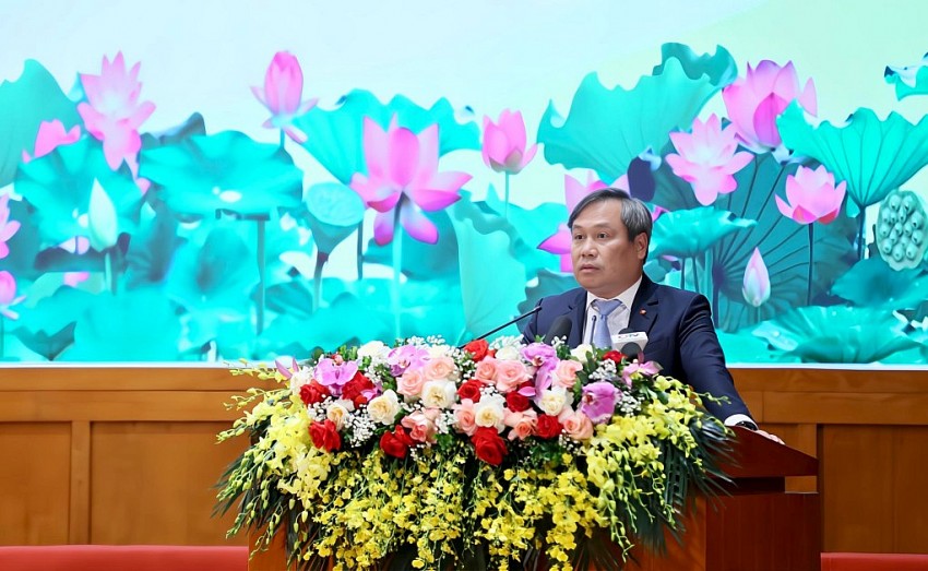 Vũ Đại Thắng, Ủy viên Trung ương Đảng, Bí thư Tỉnh ủy, Trưởng đoàn ĐBQH tỉnh, phát biểu giao nhiệm vụ cho 54 Đảng bộ xã, phường, đặc khu.