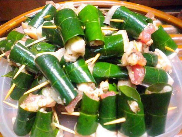 Chả cuốn lá bưởi: Hương vị độc đáo từ thiên nhiên Hòa Bình