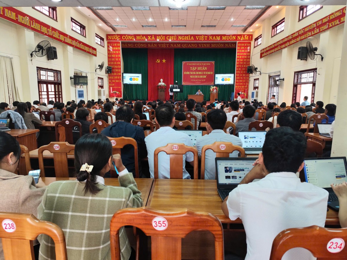 Quảng Ngãi: Xã Tu Mơ Rông tập huấn ứng dụng AI nhằm nâng cao hiệu quả phục vụ người dân