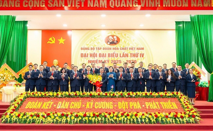 Ban Chấp hành Đảng bộ Tập đoàn Hoá chất Việt Nam lần thứ IV, nhiệm kỳ 2025-2030 ra mắt Đại hội.