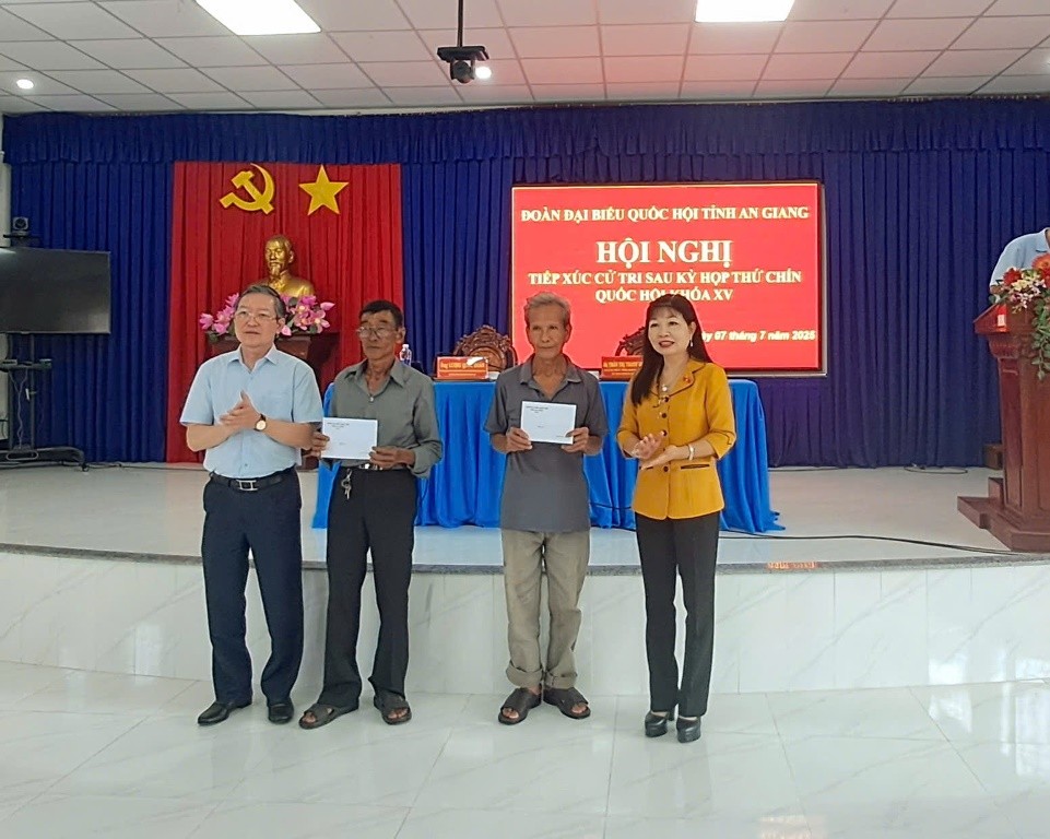 Chủ tịch Trung ương Hội Nông dân Việt Nam tiếp xúc cử tri tại An Giang