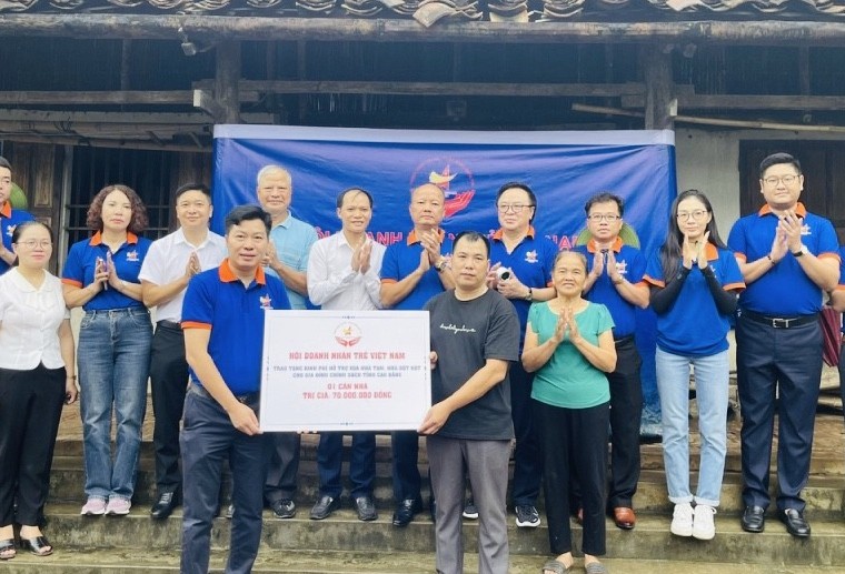Cao Bằng: Hội Doanh nhân trẻ Việt Nam trao, tặng kinh phí xóa nhà tạm, nhà dột nát cho gia đình chính sách