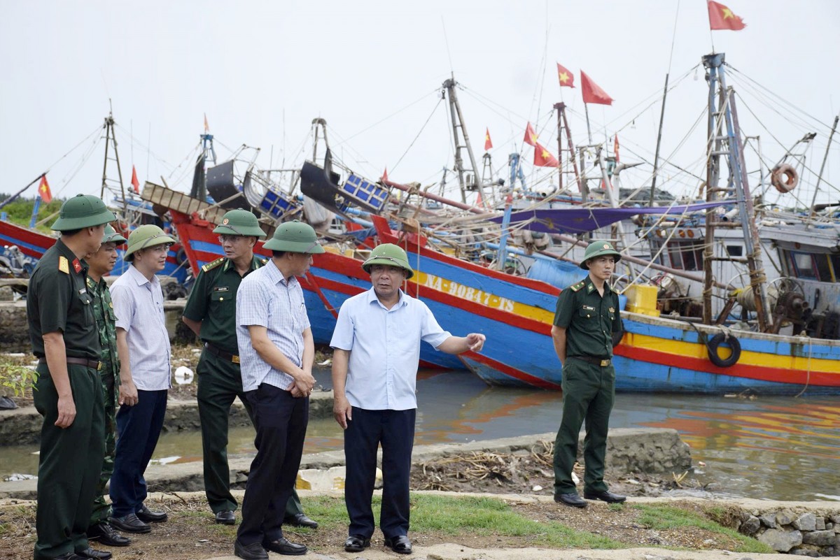 Nghệ An ban hành lệnh cấm biển, thực hiện phương án "4 tại chỗ, 3 sẵn sàng"