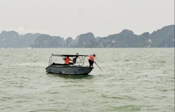 Quảng Ninh: Tìm thấy thêm một thi thể nạn nhân vụ lật tàu du lịch