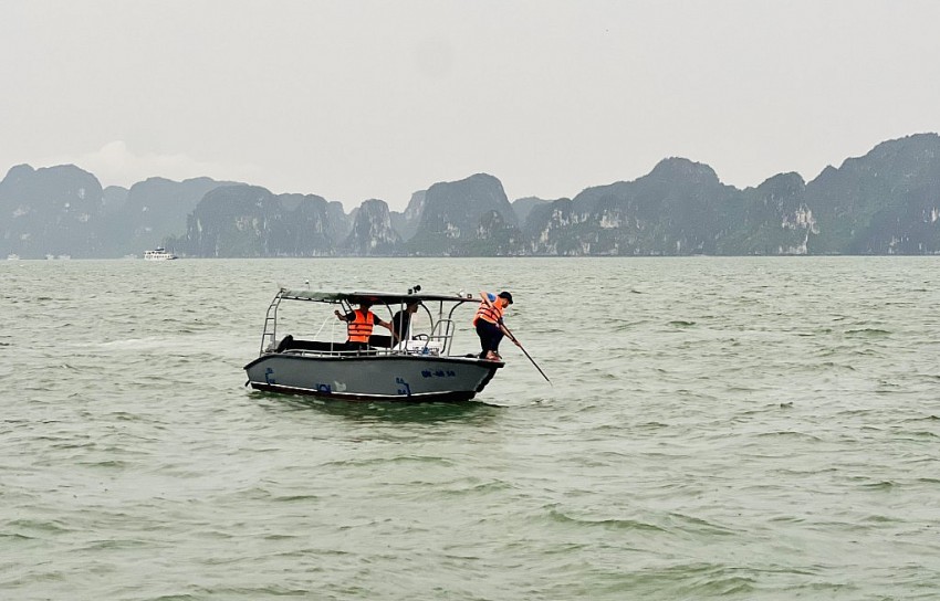 Lực lượng chức năng tỉnh Quảng Ninh tìm kiếm cứu nạn.
