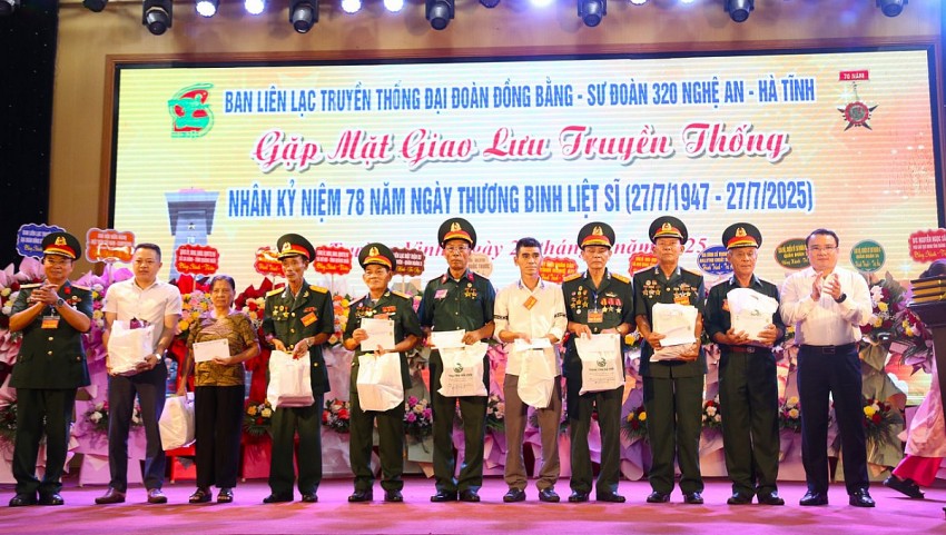 Hoa lửa một thời, nghĩa tình đồng đội mãi vang xa…