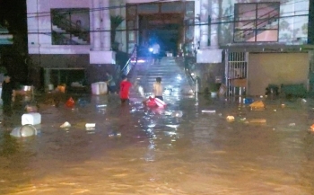 Nghệ An: Người dân miền núi tất tả chạy lũ trong đêm, cụ bà 70 tuổi mất tích