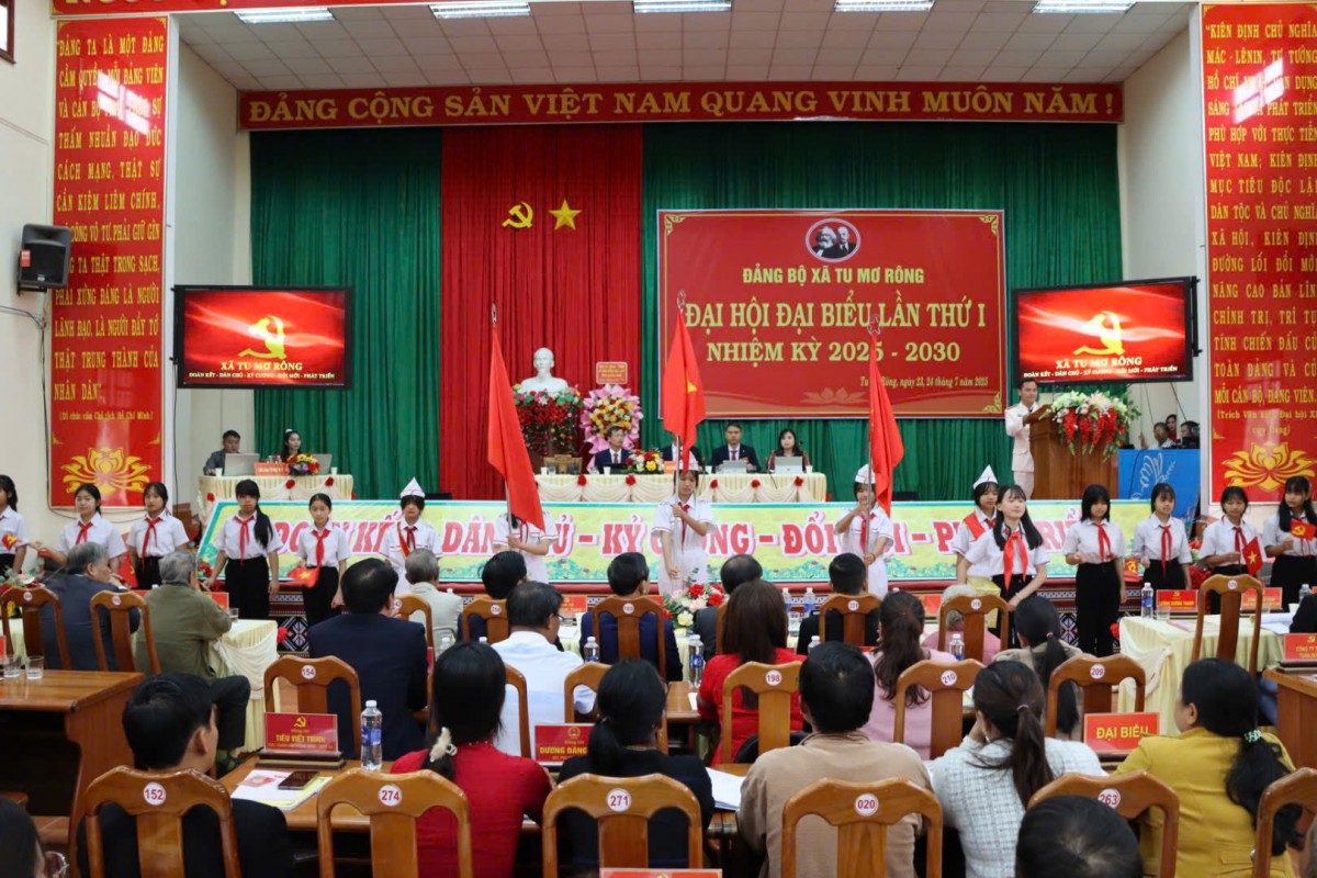 Tu Mơ Rông: Đại hội Đảng không nhận hoa chúc mừng, kêu gọi ủng hộ phát triển cây trồng bền vững