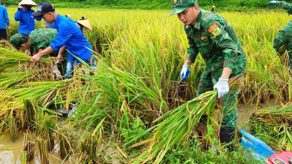 Vững vàng nơi tuyến đầu Tổ quốc - Kỳ 3: Toả sáng trong lòng dân