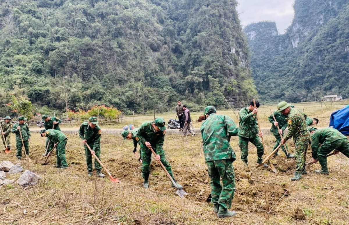 Vững vàng nơi tuyến đầu Tổ quốc - Kỳ 3: Toả sáng trong lòng dân