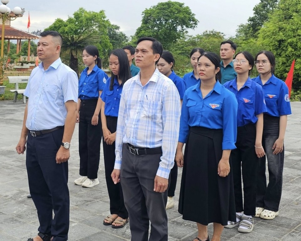 Phường Dương Nỗ, TP Huế dâng hương tưởng niệm, tri ân các anh hùng liệt sĩ