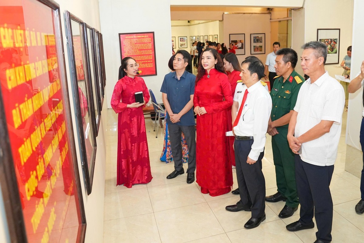 Triển lãm ảnh, tư liệu với chủ đề “Uống nước nhớ nguồn”