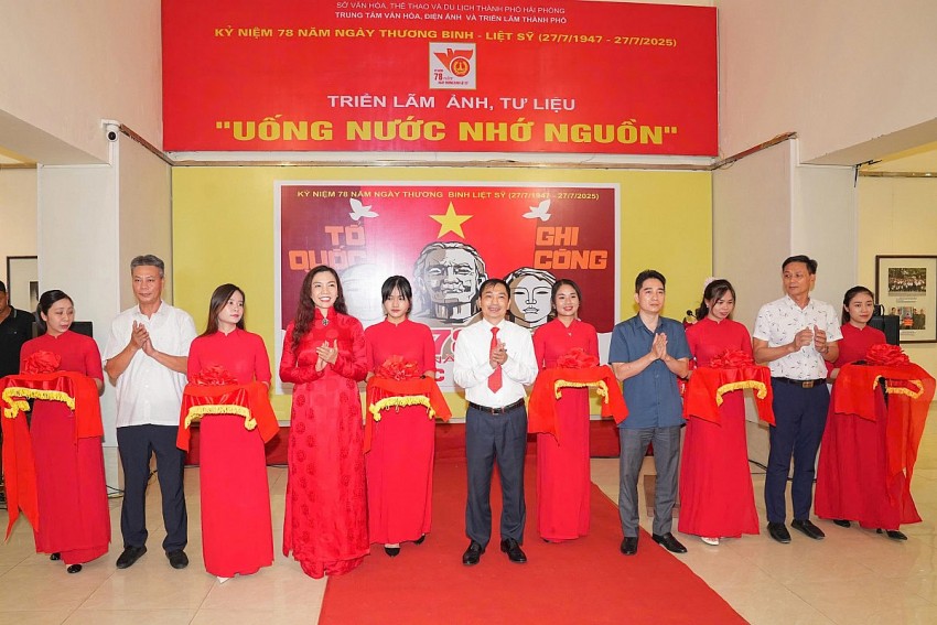 Triển lãm ảnh, tư liệu với chủ đề “Uống nước nhớ nguồn”