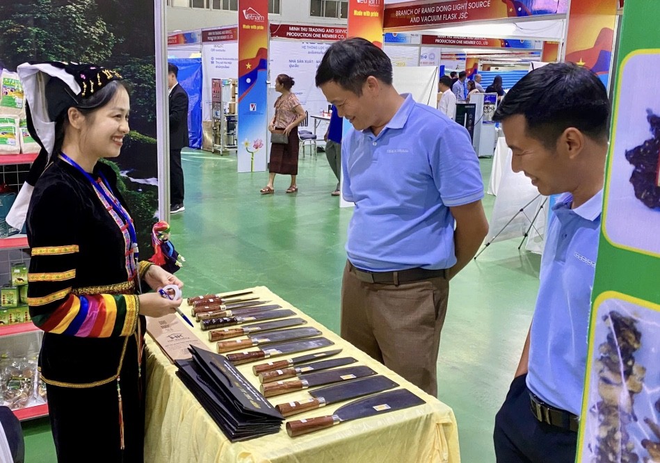 Cao Bằng tham gia Hội chợ Thương mại Việt Nam – Lào năm 2025